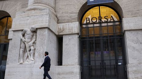 Milan stock market down slightly with banks, Oil, Prysmian good