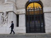 Milan stock market down slightly with banks, Oil, Prysmian good